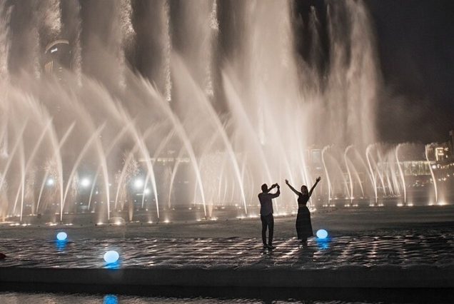 Boardwalk - Dubai Fountain bridge walk